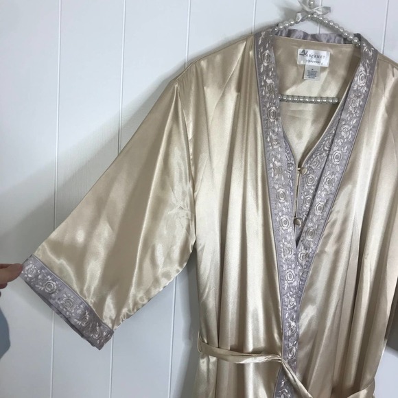 Cabernet Sleepwear Nightgown and Robe Set Champangne Color SZ M - Picture 4 of 16